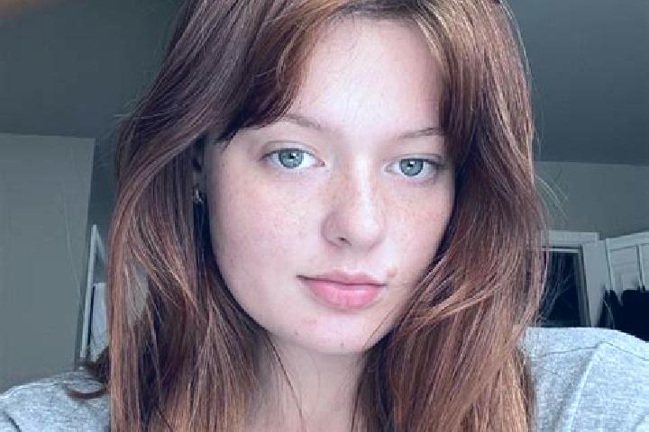 Scarlett, 38, a auburn grey-eyed caucasian companion based in Knyszyn. Offering Erotic Massage, Tantra, Prostate Massage. Available for incall and outcall, o...