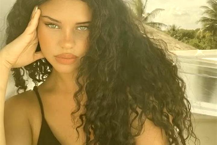 Scarlett, 38, a black grey-eyed latina companion based in Petoosang. Offering GFE, Domination, BDSM, Massage, Couples. Available for incall and outcall, day ...