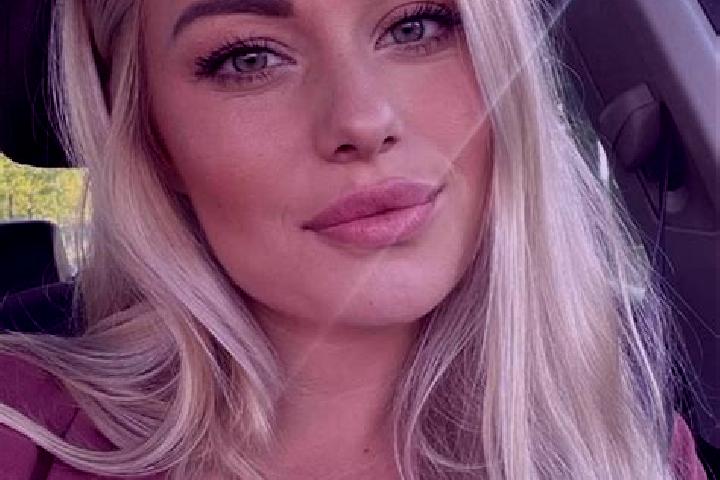 Scarlett, 38, a blonde hazel-eyed slavic companion based in Stroine. Offering Domination, Striptease, Travel Companion, Deep French Kissing, Duos. Available ...