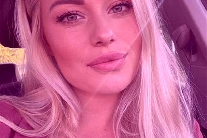Scarlett, 38, a dark blonde hazel-eyed caucasian companion based in Corbsori. Offering GFE, Striptease, Fetish, Tantra, Girlfriend Experience. Available for ...