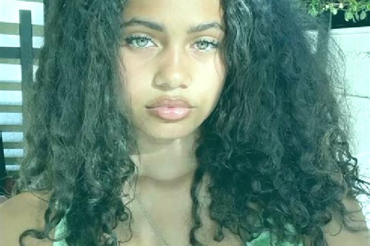 Scarlett, 39, a black green-eyed mixed companion based in Zreczyce. Offering GFE, Tantra, Massage, Party Girl. Available for incall and outcall, overnight bo...