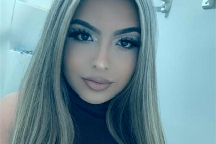 Scarlett, 39, a blonde brown-eyed latina companion based in Caspoggio. Offering Duos, Striptease, Party Girl. Available for incall and outcall, overnight boo...