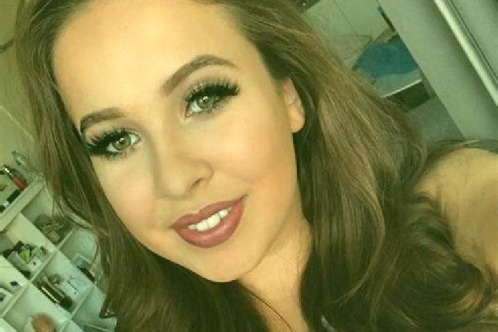 Scarlett, 39, a dark blonde dark-eyed latina companion based in East Molesey. Offering Striptease, Deep French Kissing, Overnight, A-Level. Available for inc...