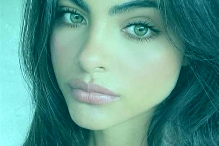 Scarlett, 39, a red green-eyed indian companion based in Mormanno. Offering BDSM, Overnight, Duos, GFE. Available for incall and outcall, day and evening dates.