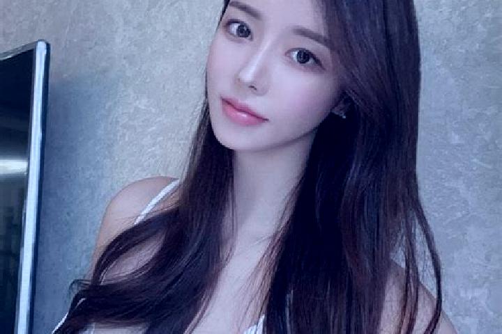 Scarlett, 39 — Escort in Luejiabao, China