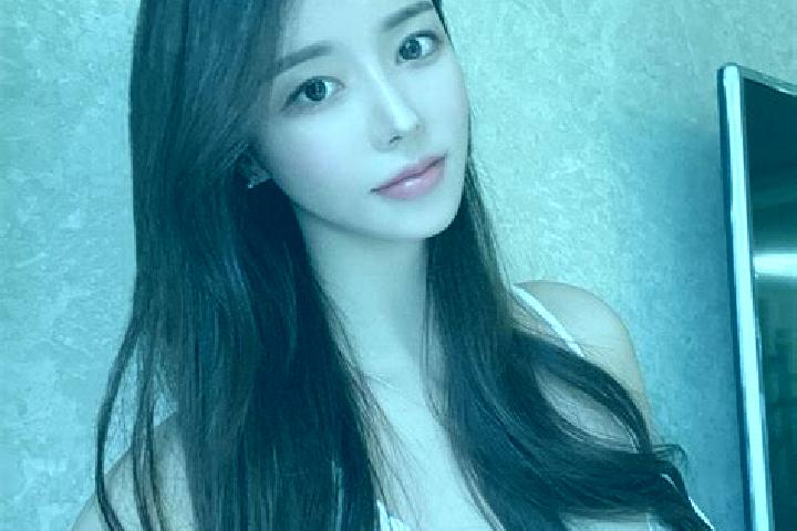 Scarlett, 39 — Escort in Weidihu, China