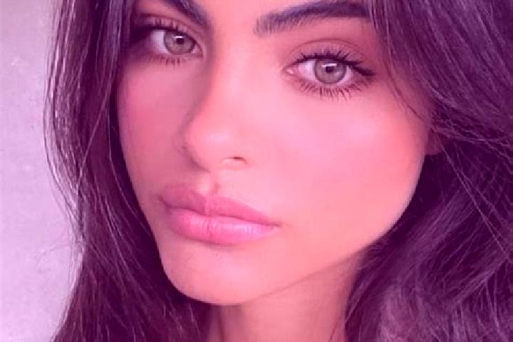 Sienna, 20, a black hazel-eyed latina companion based in Tanunda. Offering Striptease, Couples, Fetish, BDSM. Available for incall and outcall, day and eveni...