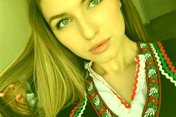 Sienna, 20, a dark blonde green-eyed slavic companion based in San Jose Chiltepec. Offering A-Level, Duos, Tantra. Available for incall and outcall, overnigh...