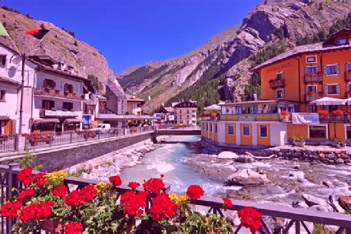 Sienna, 20 — Escort in La Thuile, Italy