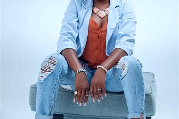 Sienna, 20 — Escort in Mumbue, Angola