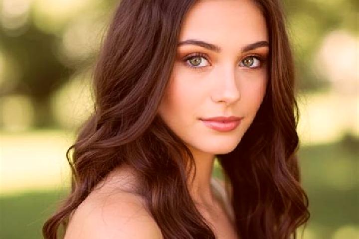 Sienna, 21, a auburn hazel-eyed european companion based in Nbeika. Offering Erotic Massage, Prostate Massage, Striptease, Deep French Kissing, Couples. Avai...