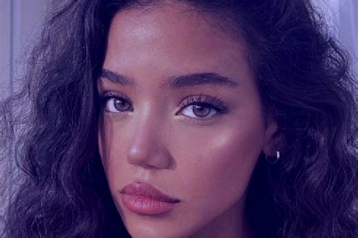 Sienna, 21, a black brown-eyed indian companion based in Hoque. Offering Couples, GFE, Duos. Available for incall and outcall, day and evening dates.