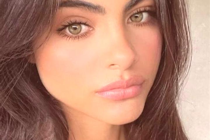 Sienna, 21, a black hazel-eyed caucasian companion based in Elovi. Offering Striptease, 69, GFE. Available for incall and outcall, overnight bookings available.