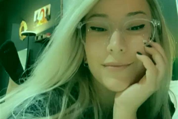 Sienna, 21, a blonde dark-eyed ebony companion based in Suslanesti. Offering Erotic Massage, Deep French Kissing, Tantra. Available for incall and outcall, d...