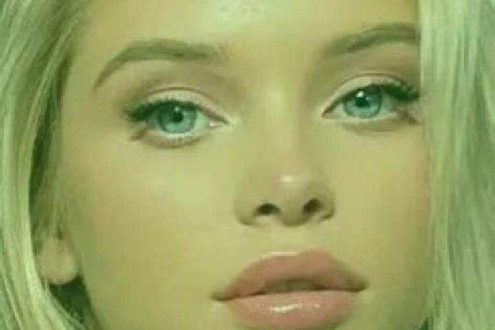 Sienna, 21, a blonde dark-eyed european companion based in Tjudoe. Offering Dinner Date, Duos, Overnight. Available for incall and outcall, overnight booking...