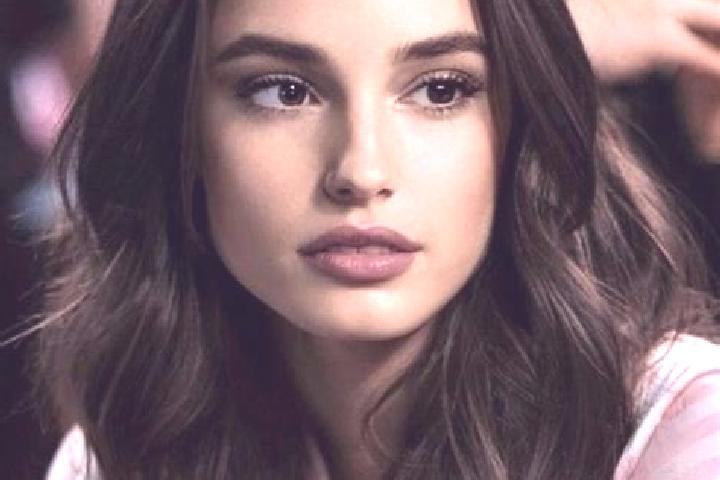 Sienna, 21, a brunette brown-eyed ebony companion based in Hryshyne. Offering Roleplay, CIM, Tantra, Overnight. Available for incall and outcall, day and eve...
