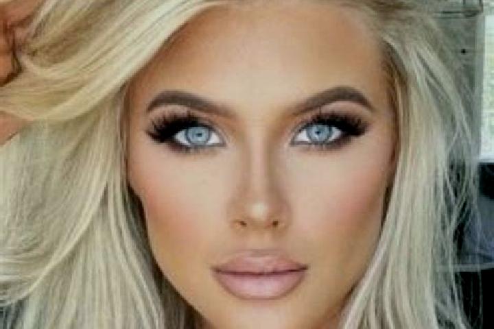 Sienna, 21, a platinum blonde grey-eyed slavic companion based in Figueira. Offering GFE, A-Level, Couples. Available for incall and outcall, day and evening...