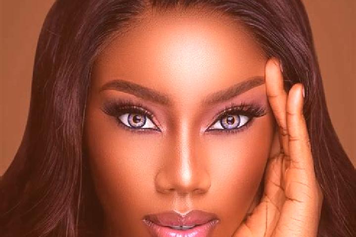 Sienna, 21, a red blue-eyed ebony companion based in Yartsevo. Offering Erotic Massage, Fetish, BDSM, Overnight, Striptease. Available for incall and outcall...
