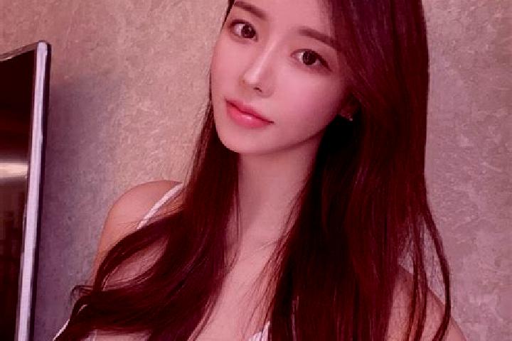 Sienna, 21 — Escort in Wuleixiang, China