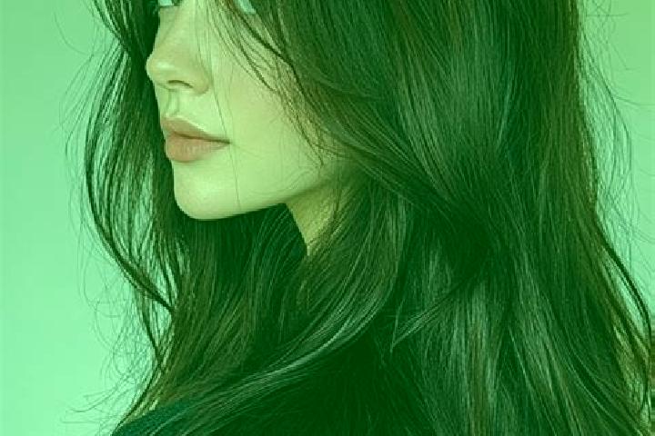 Sienna, 22, a auburn brown-eyed middle eastern companion based in Seraucourt-le-Grand. Offering Overnight, Party Girl, GFE. Available for incall and outcall,...