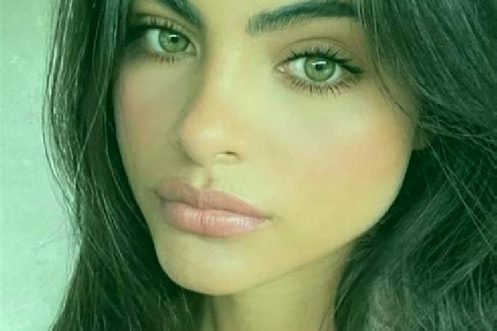 Sienna, 22, a brunette dark-eyed caucasian companion based in Woodside. Offering 69, Erotic Massage, OWO. Available for incall and outcall, overnight booking...