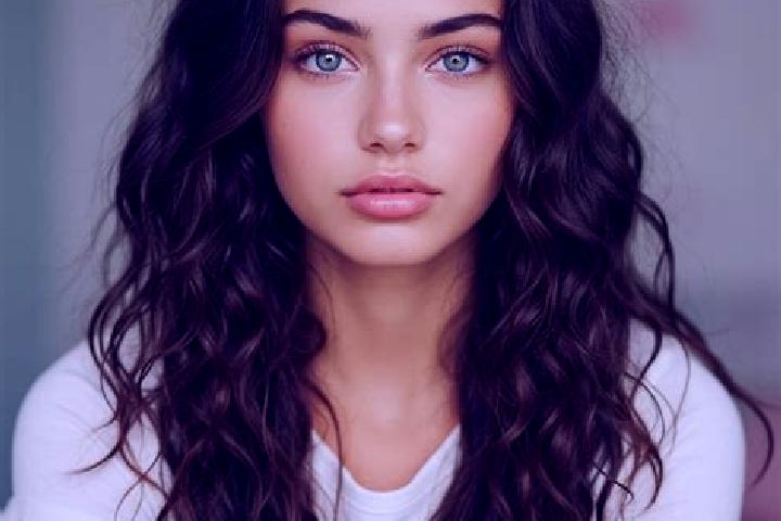 Sienna, 22, a brunette green-eyed mediterranean companion based in Barrio La Rotonda. Offering Overnight, Couples, BDSM, Party Girl. Available for incall and...