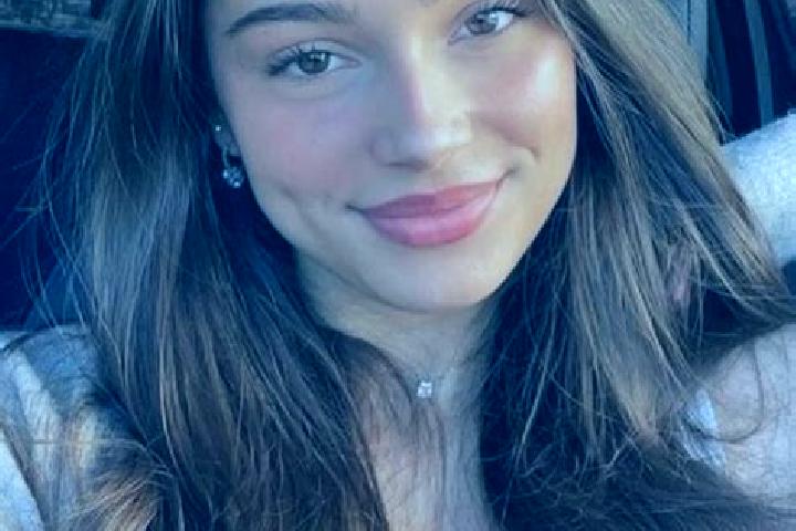 Sienna, 22, a brunette hazel-eyed caribbean companion based in Ilesa. Offering GFE, Prostate Massage, Travel Companion, Massage. Available for incall and out...