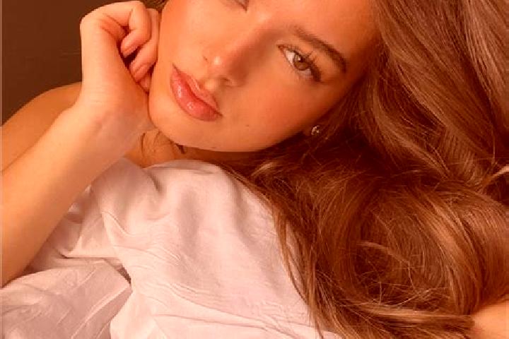 Sienna, 22, a chestnut hazel-eyed mediterranean companion based in Paris 18 Buttes-Montmartre. Offering Massage, Tantra, Overnight, Party Girl. Available for...