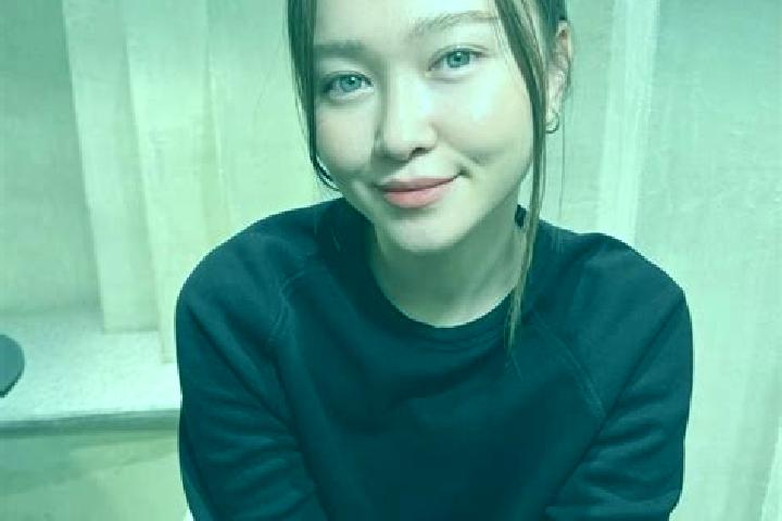 Sienna, 22, a dark blonde blue-eyed asian companion based in Shahjanpur. Offering Fetish, Prostate Massage, Duos, Tantra. Available for incall and outcall, o...