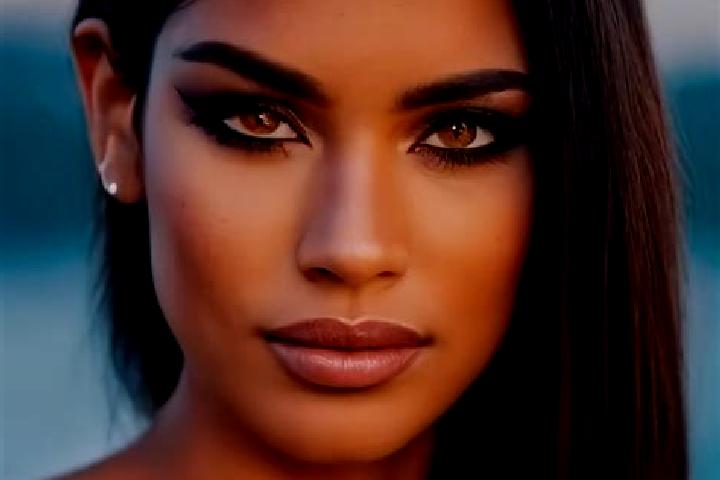 Sienna, 22, a dark blonde brown-eyed latina companion based in Glen Innes. Offering Travel Companion, Domination, Tantra. Available for incall and outcall, o...