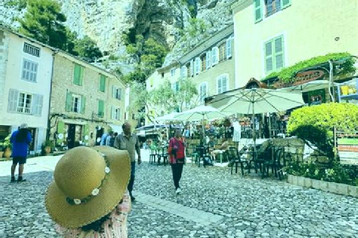 Sienna, 22 — Escort in Moustiers-Sainte-Marie, France