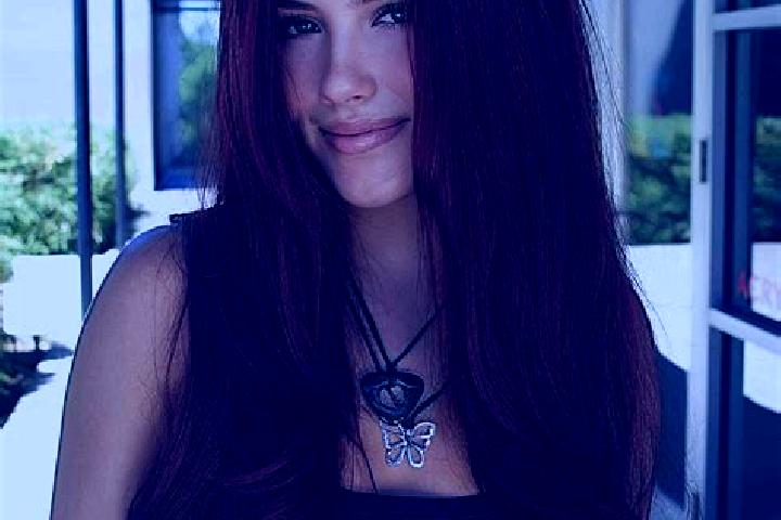 Sienna, 23, a auburn dark-eyed caucasian companion based in Chingola. Offering Erotic Massage, Striptease, Deep French Kissing, Duos. Available for incall an...