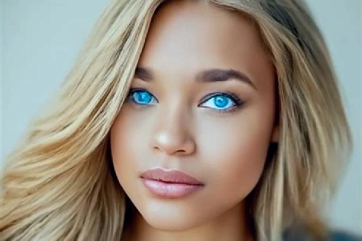 Sienna, 23, a black blue-eyed latina companion based in Palezieux. Offering Erotic Massage, Roleplay, Striptease, Couples, GFE. Available for incall and outc...