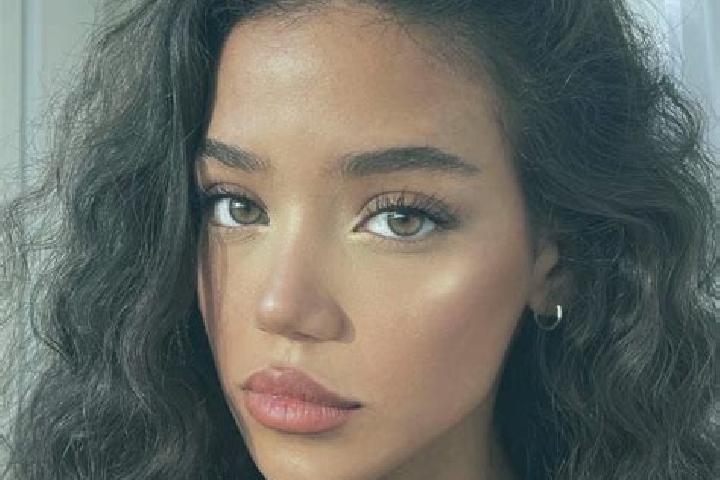 Sienna, 23, a black brown-eyed asian companion based in Langourla. Offering GFE, Domination, Dinner Date, Party Girl. Available for incall and outcall, day a...