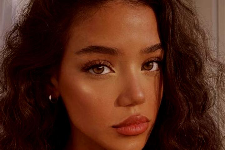 Sienna, 23, a black brown-eyed mixed companion based in Luknovo. Offering 69, Travel Companion, GFE. Available for incall and outcall, day and evening dates.