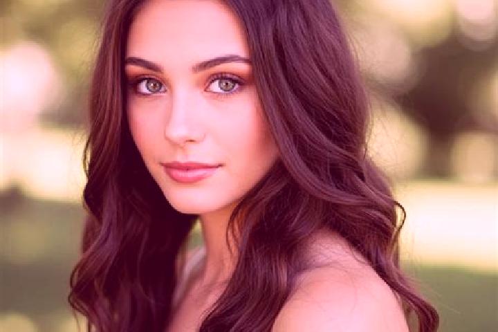 Sienna, 23, a black hazel-eyed slavic companion based in Acquanegra sul Chiese. Offering GFE, 69. Available for incall and outcall, day and evening dates.