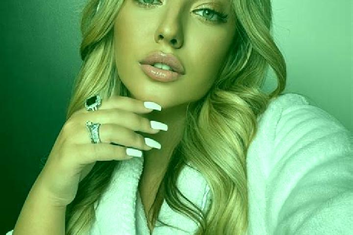 Sienna, 23, a blonde dark-eyed latina companion based in Azzano Mella. Offering Fetish, BDSM, Prostate Massage, Erotic Massage. Available for incall and outc...