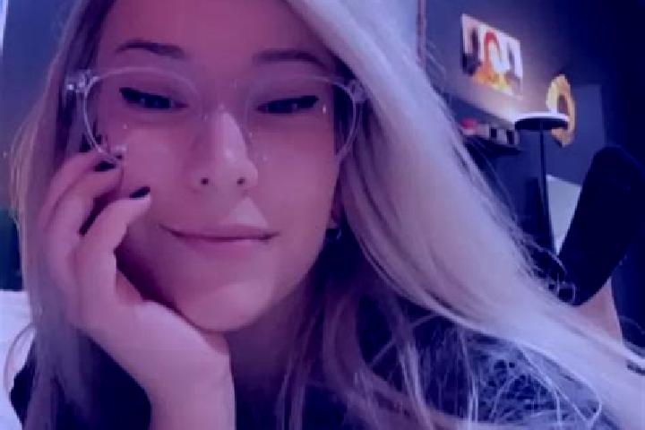 Sienna, 23, a blonde grey-eyed mixed companion based in Zazdrist. Offering Duos, OWO, Girlfriend Experience, BDSM, Deep French Kissing. Available for incall ...