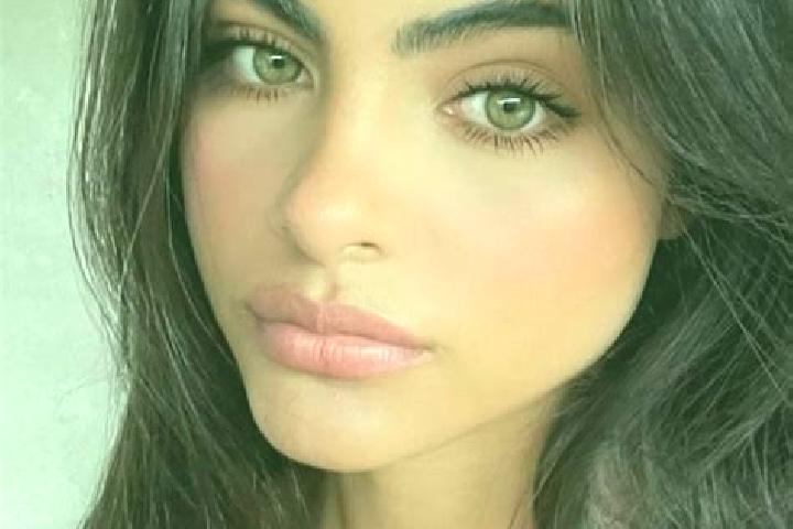 Sienna, 23, a brunette grey-eyed middle eastern companion based in Dolzago. Offering Overnight, Fetish, Prostate Massage. Available for incall and outcall, o...