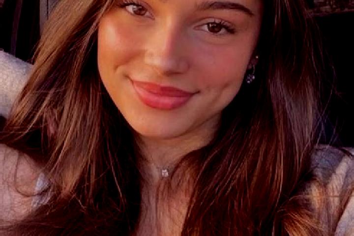 Sienna, 23, a chestnut hazel-eyed caribbean companion based in Banjar Tegakgede. Offering Duos, Travel Companion. Available for incall and outcall, overnight...
