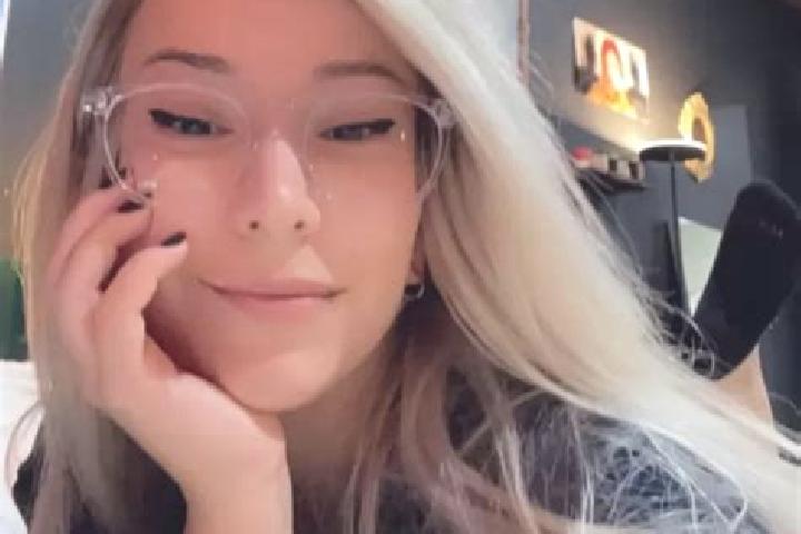 Sienna, 23, a platinum blonde green-eyed mediterranean companion based in San Felice del Molise. Offering A-Level, Tantra, Massage, OWO. Available for incall...