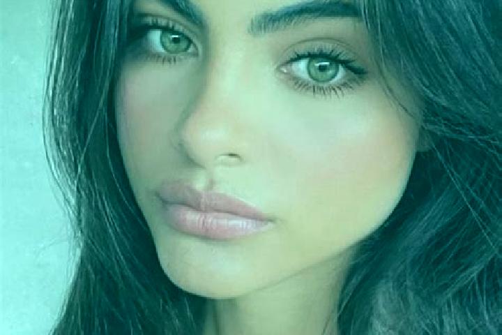 Sienna, 23, a red dark-eyed indian companion based in Los Morillas. Offering Travel Companion, Striptease, Girlfriend Experience. Available for incall and ou...