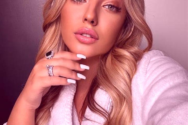 Sienna, 23 — Escort in Stamboliyski, Bulgaria
