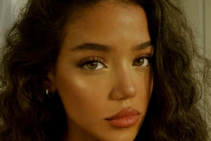 Sienna, 24, a black brown-eyed caribbean companion based in Hatsik. Offering Couples, Fetish, Duos, Party Girl, Domination. Available for incall and outcall,...