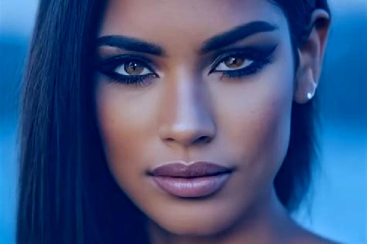 Sienna, 24, a dark blonde green-eyed latina companion based in Nong an. Offering Tantra, Striptease, BDSM. Available for incall and outcall, overnight bookin...