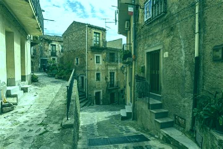 Sienna, 24 — Escort in Alcara Li Fusi, Italy