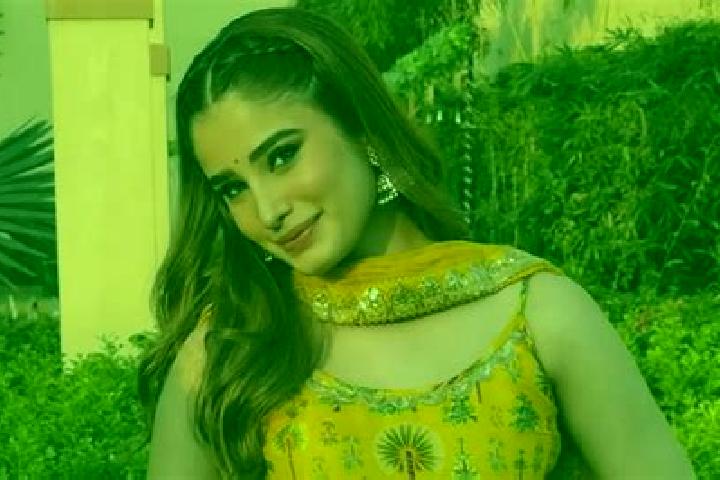 Sienna, 24 — Escort in Tandoni, India