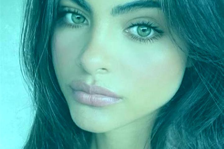 Sienna, 25, a brunette dark-eyed caucasian companion based in Constancia. Offering BDSM, Party Girl. Available for incall and outcall, day and evening dates.