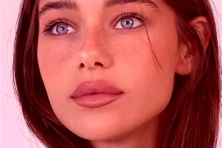 Sienna, 26, a brunette brown-eyed indian companion based in Sonnefeld. Offering Tantra, Erotic Massage, Roleplay. Available for incall and outcall, overnight...