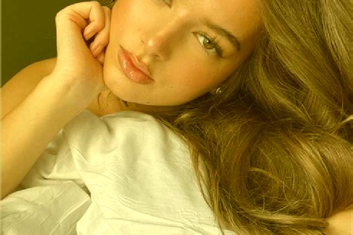 Sienna, 26, a brunette hazel-eyed latina companion based in Leers. Offering Duos, Couples, OWO, A-Level, Erotic Massage. Available for incall and outcall, ov...